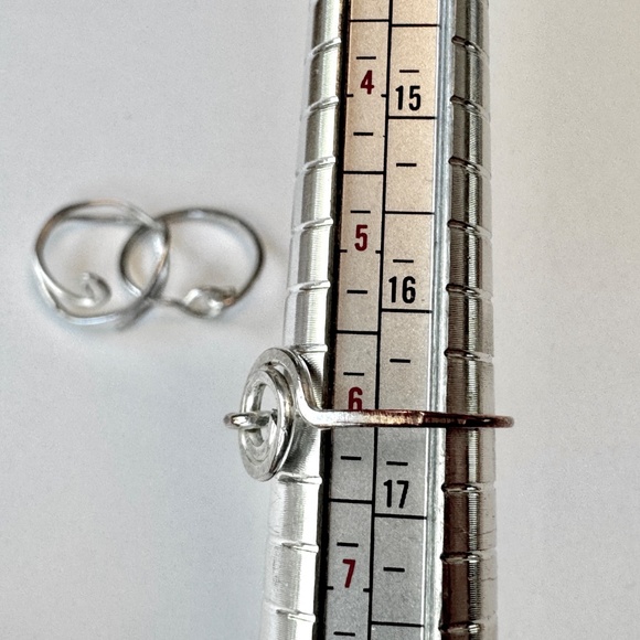 Set of 3 Rings size 6, 7, stackable silvertone - Picture 8 of 8